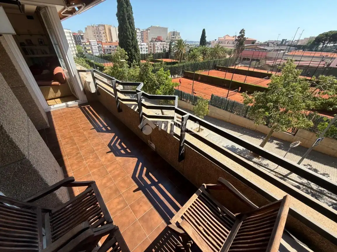 Terrasse von Wohnung zum Verkauf in Barcelona mit Klimaanlage, Parkett und Gemeinschaftspool