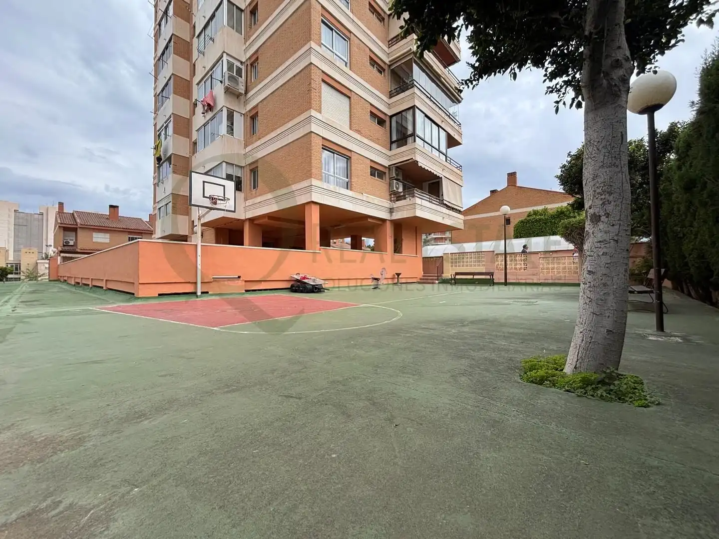 Parking de Casa adosada en venta en Alicante / Alacant con Calefacción, Jardín privado y Terraza