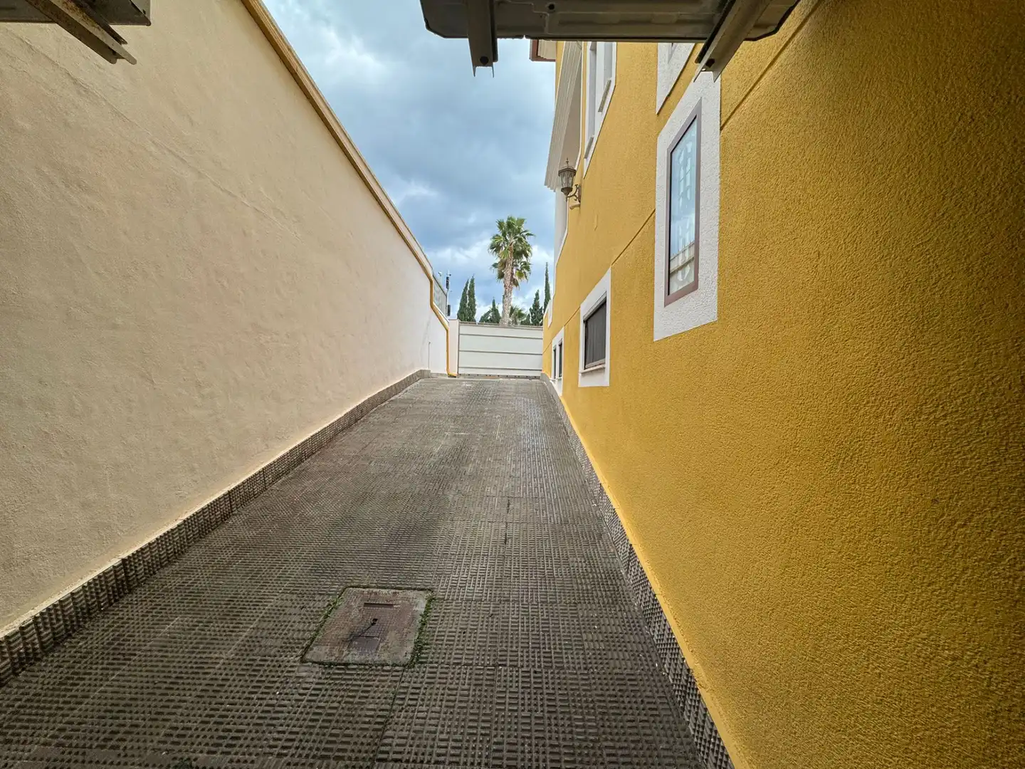 Vista exterior de Casa o chalet en venta en Alicante / Alacant con Aire acondicionado, Calefacción y Jardín privado