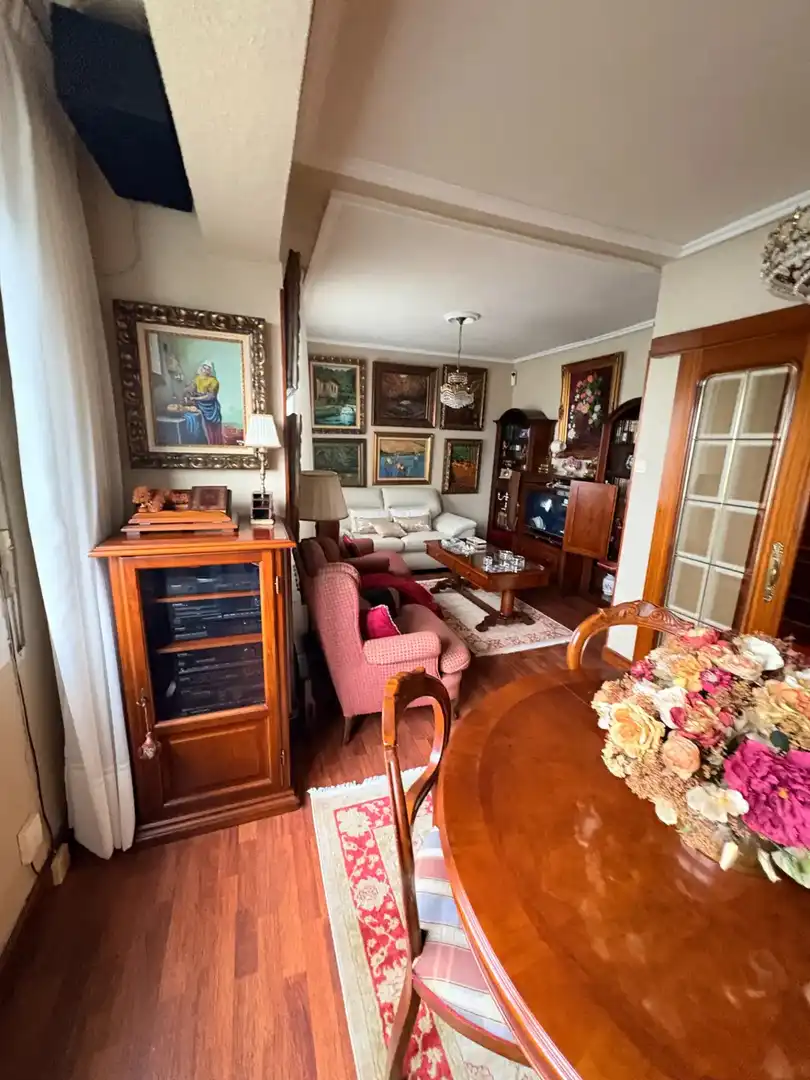 Sala de estar de Piso en venta en Portugalete con Calefacción, Trastero y Amueblado