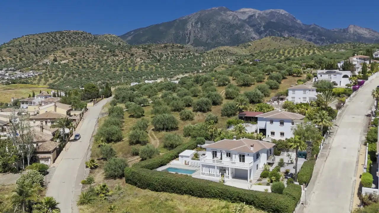 Vista exterior de Casa o chalet en venta en Alcaucín con Aire acondicionado y Piscina