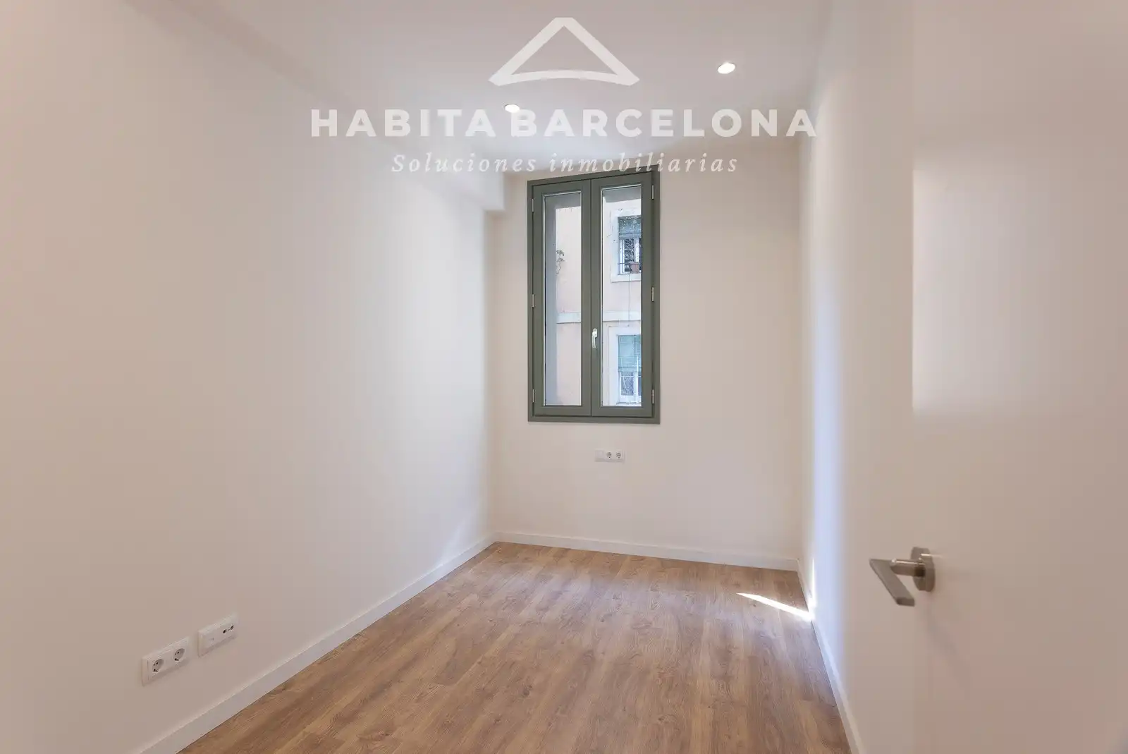 Habitación de Dúplex en venta en Barcelona con Aire acondicionado, Calefacción y Jardín privado