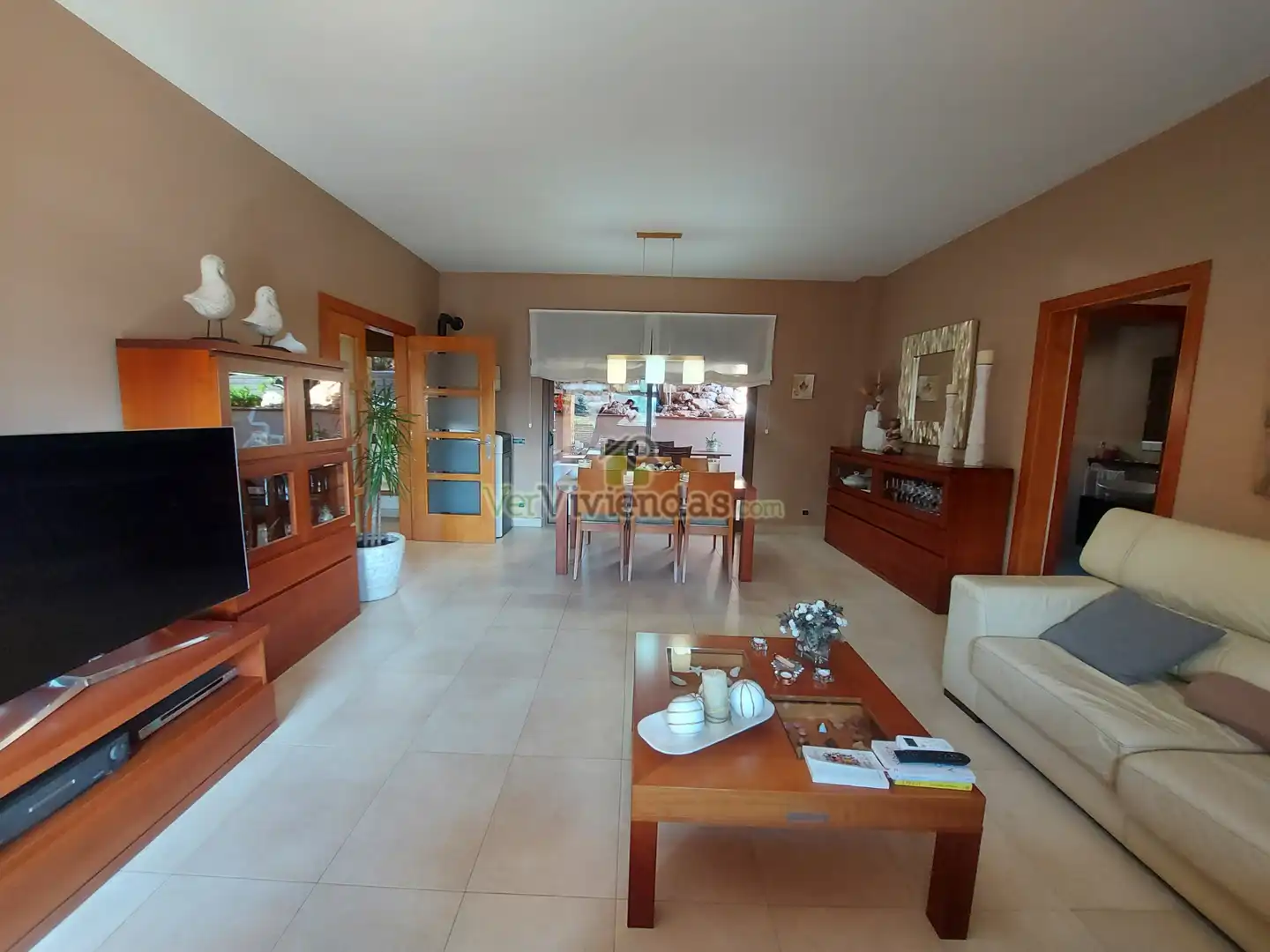 Sala d'estar de Casa o xalet en venda en Corbera de Llobregat amb Aire condicionat, Calefacció i Jardí privat