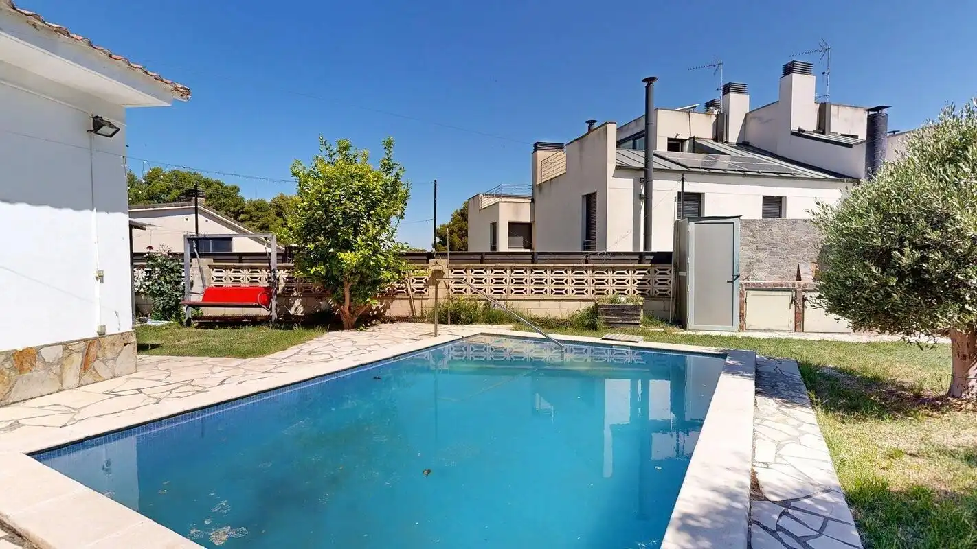 Piscina de Casa o xalet en venda en Cuarte de Huerva amb Aire condicionat, Jardí privat i Terrassa