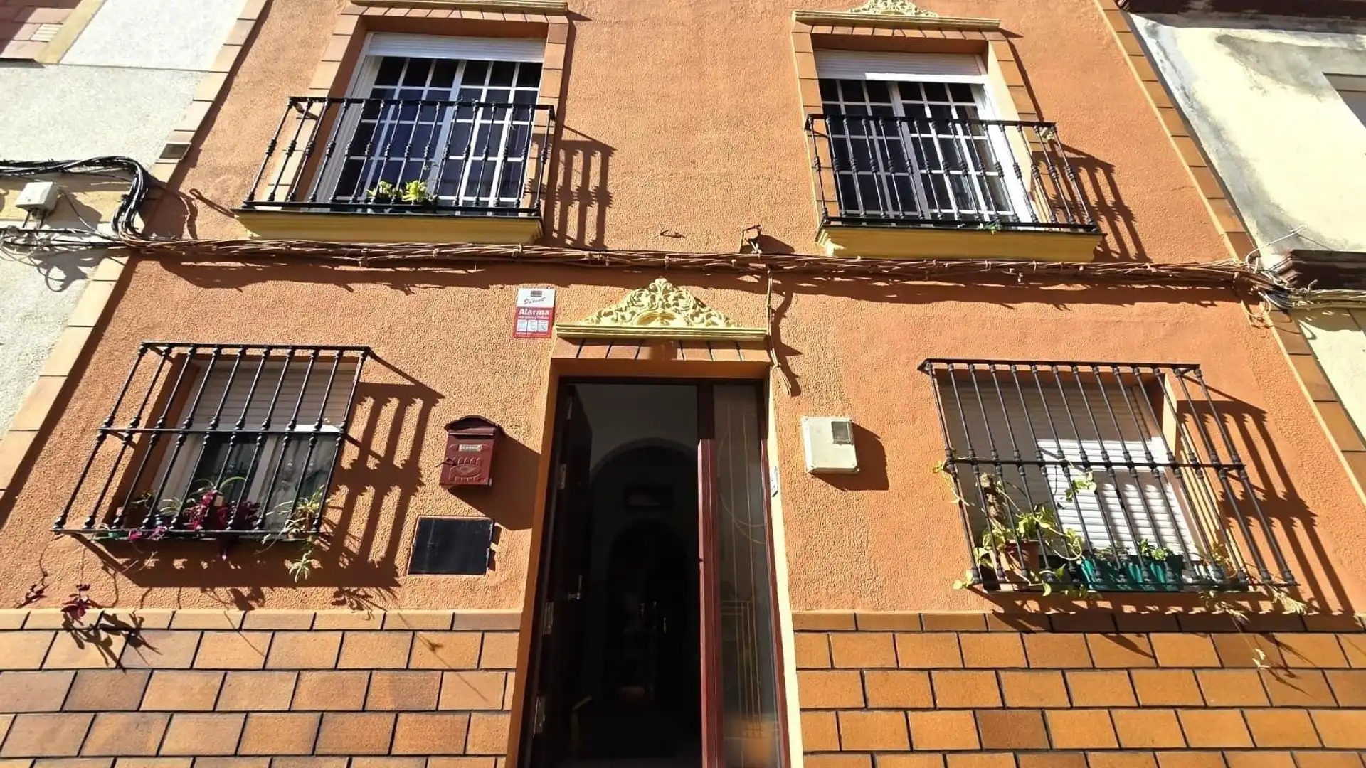 Exterior view of Houses for sale in Chiclana de la Frontera  with Balcony