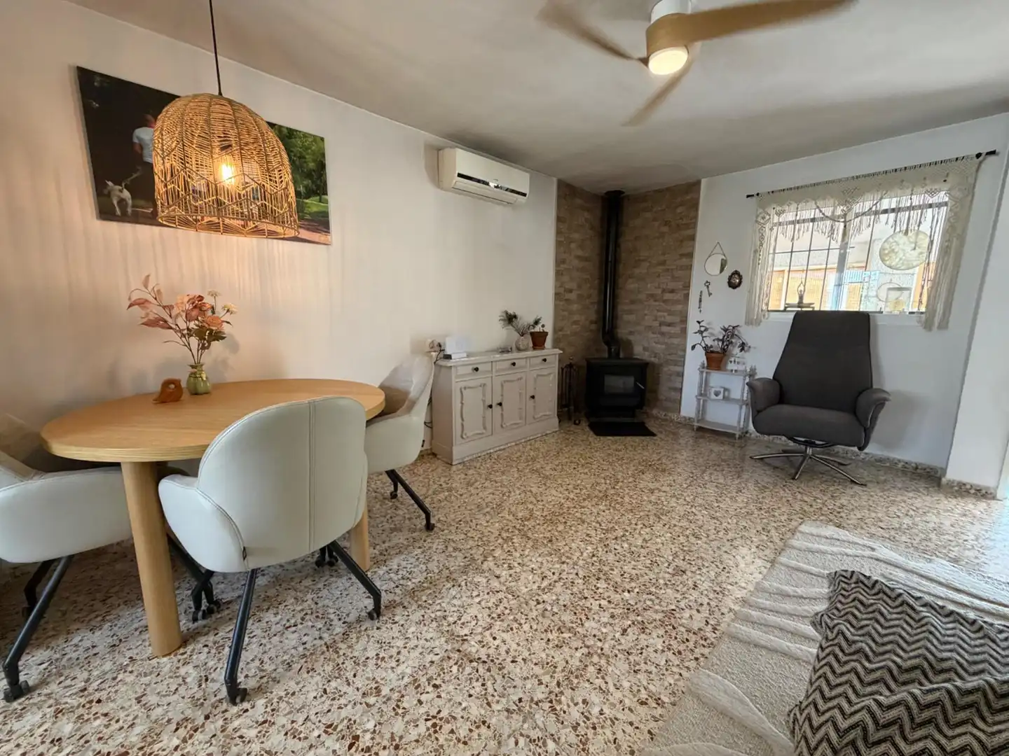 Sala d'estar de Casa o xalet en venda en Pedralba amb Aire condicionat, Jardí privat i Terrassa