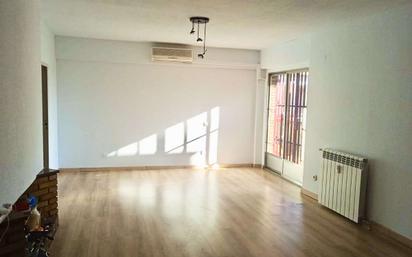 Living room of Flat for sale in  Madrid Capital  with Air Conditioner, Heating and Terrace