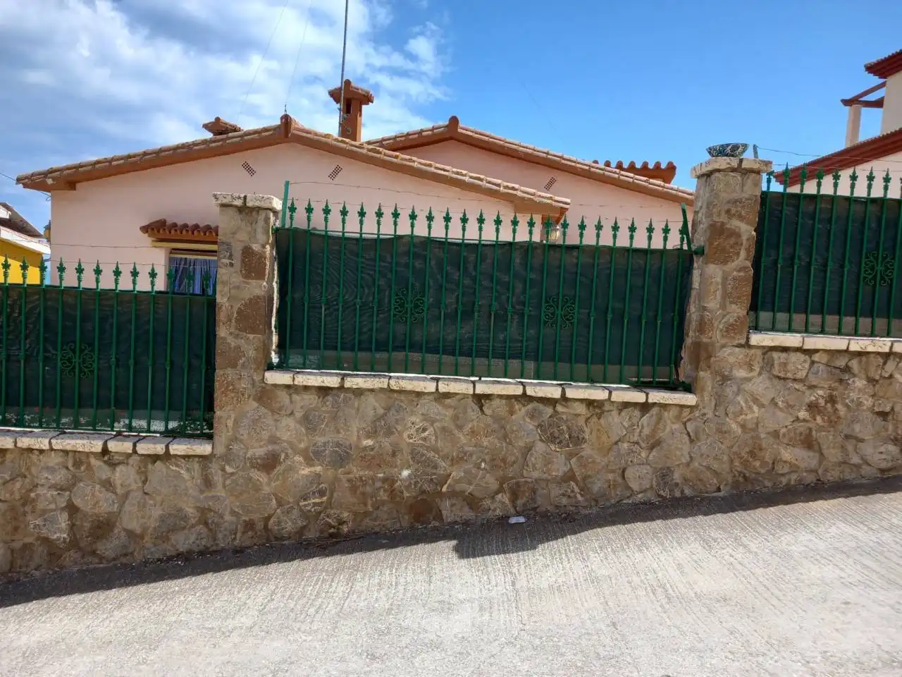 Vista exterior de Casa o xalet en venda en Vélez-Málaga amb Jardí privat i Terrassa