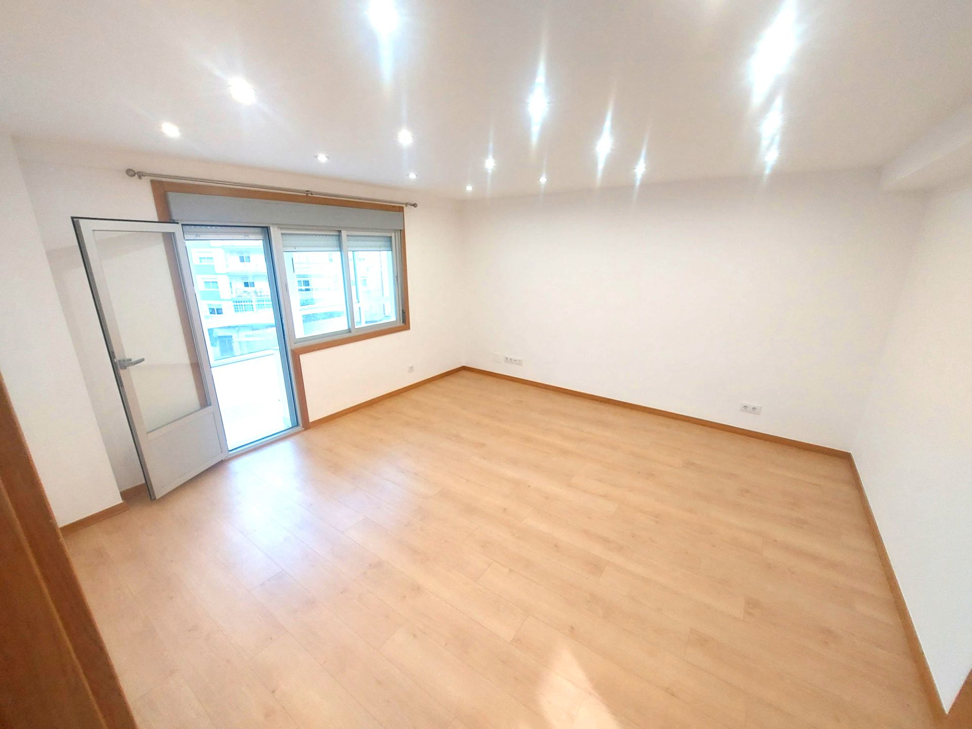 Living room of Flat to rent in Vigo   with Parquet flooring and Balcony