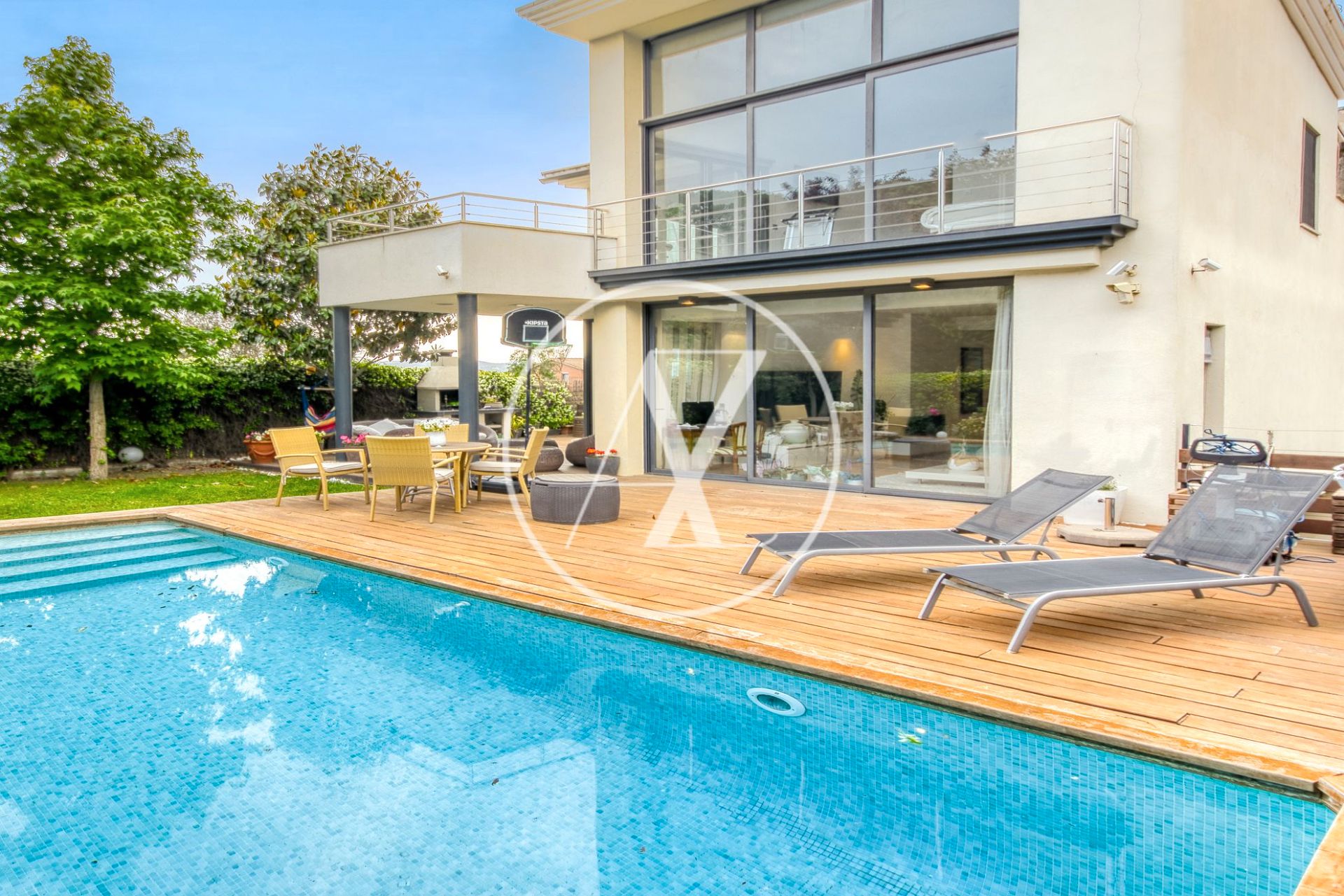 House or chalet for rent to own in Domeny