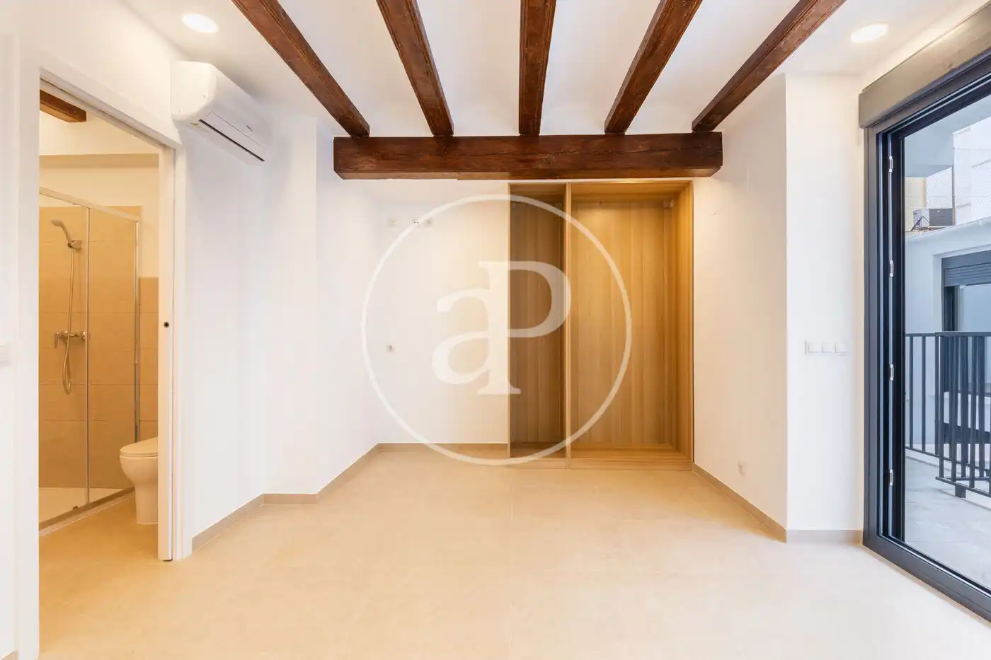 Loft zum Verkauf in Valencia mit Klimaanlage, Heizung und Terrasse