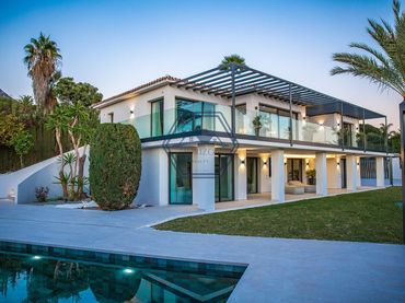 Casa con piscina en venta en Calle Jubrique-Rocio D Nagueles