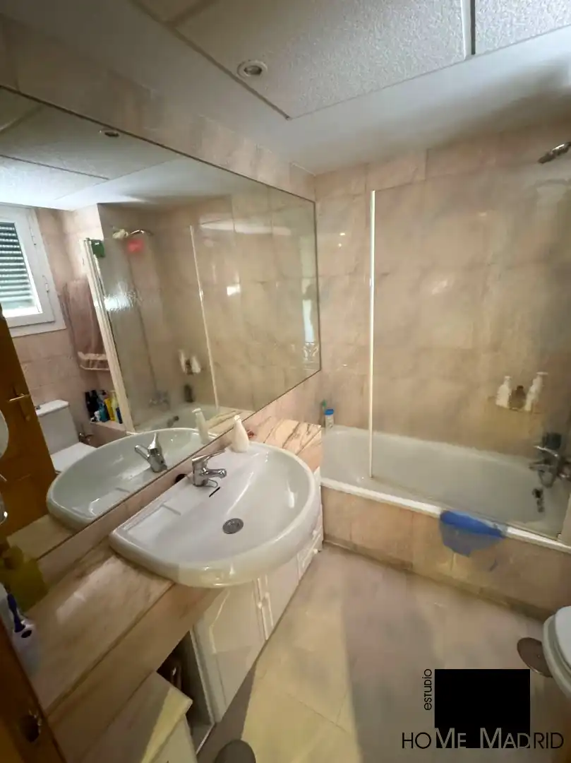 Baño de Piso en venta en Madrid con Aire acondicionado, Calefacción y Jardín privado