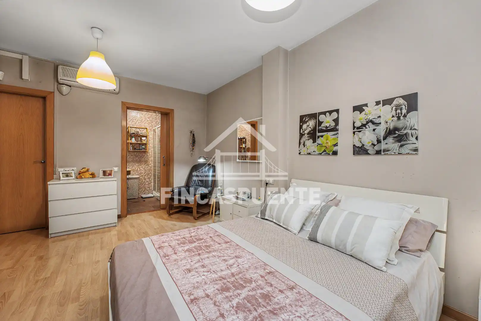 Schlafzimmer von Erdgeschoss zum Verkauf in Barcelona mit Klimaanlage und Heizung