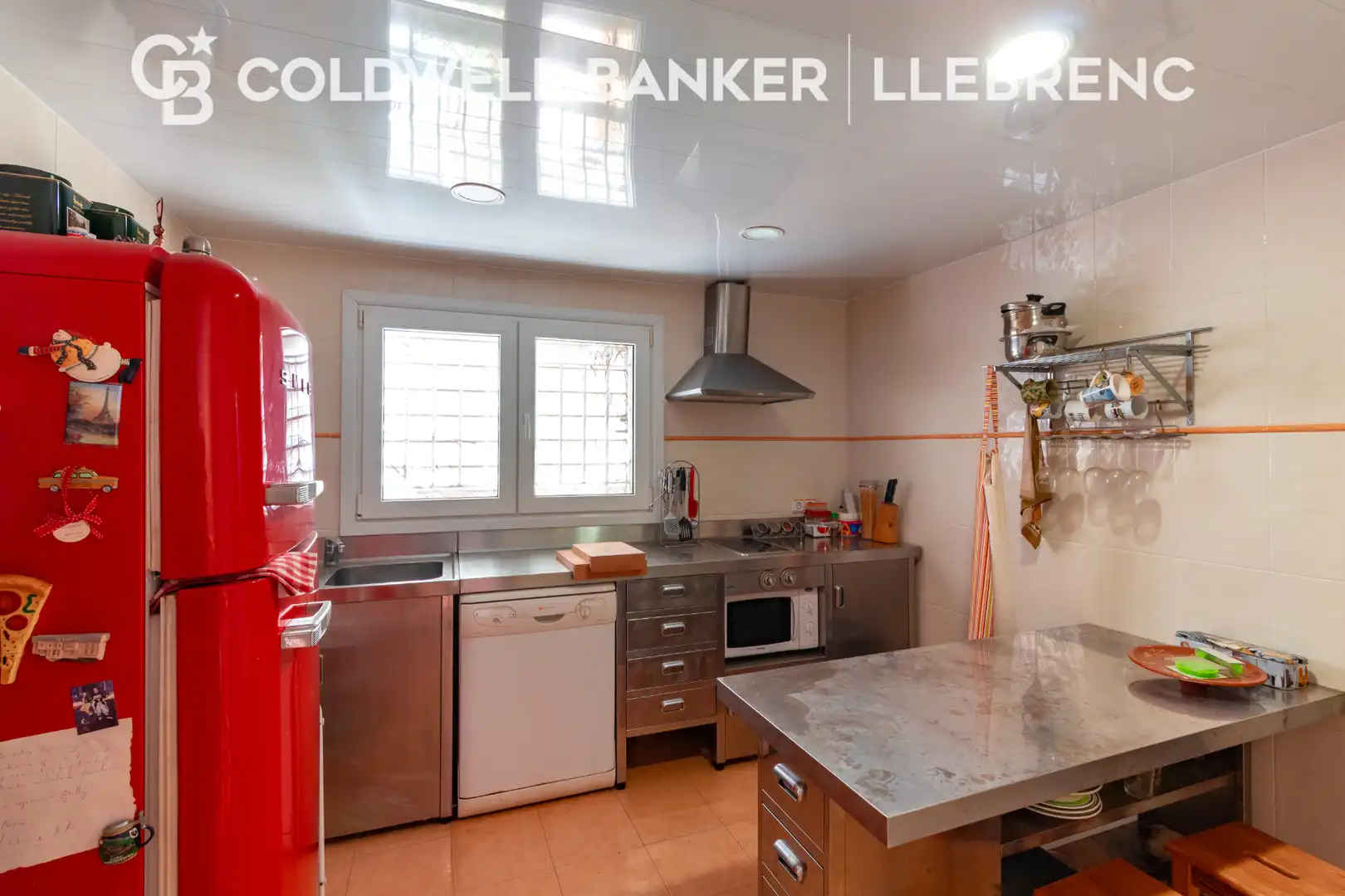 Cocina de Casa o chalet en venta en Barcelona con Aire acondicionado, Calefacción y Jardín privado