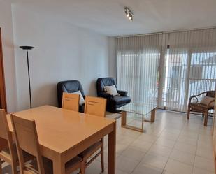 Sala d'estar de Apartament de lloguer en Cambrils amb Aire condicionat, Terrassa i Moblat