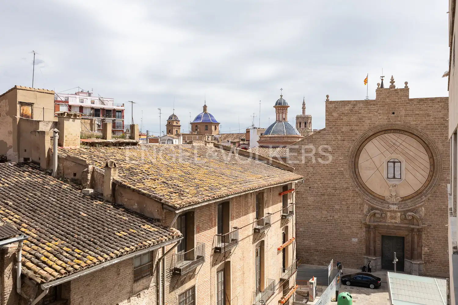 Exterior view of Flat for rent in Valencia  with Air Conditioner, Heating and Storage room