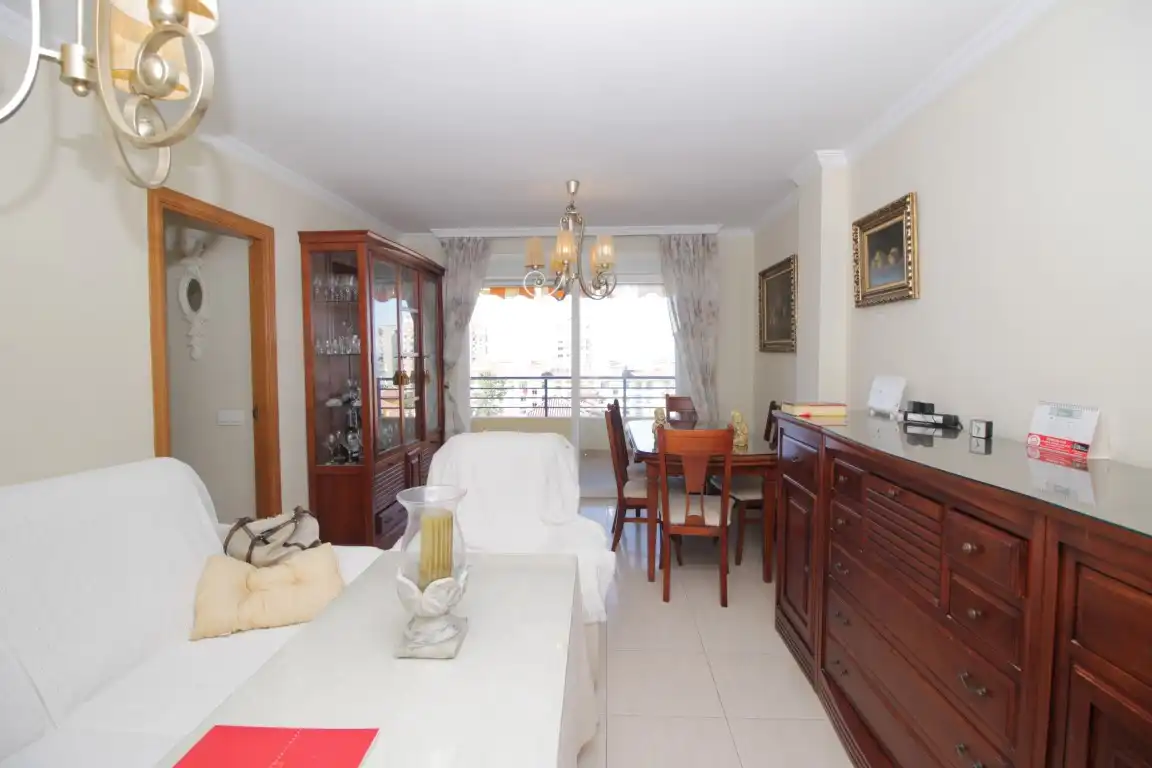 Comedor de Piso en venta en Vélez-Málaga con Terraza y Piscina comunitaria