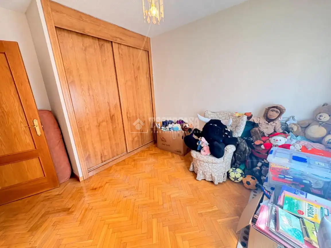 Habitación de Casa adosada en venta en Loeches