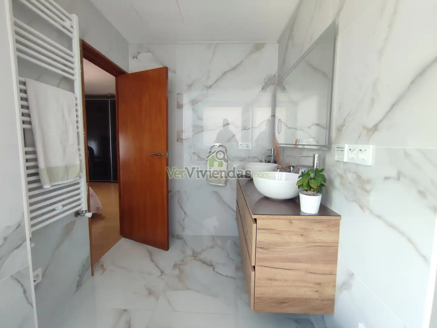 Bathroom of Houses for sale in Vallirana, Barcelona