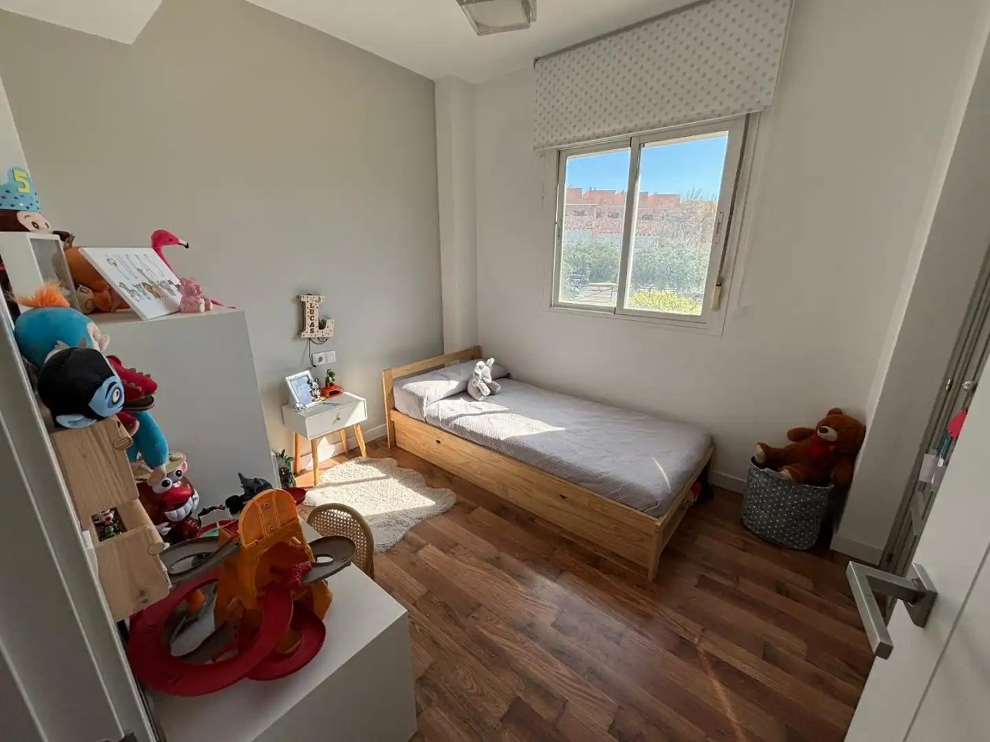 Habitación de Casa adosada en venta en Bormujos con Aire acondicionado, Terraza y Trastero