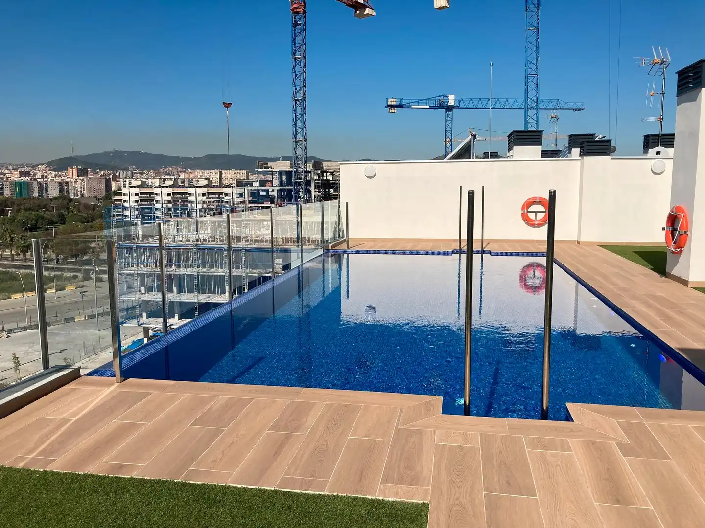 Swimming pool of Flat for rent in Sant Adrià de Besòs  with Heating, Parquet flooring and Terrace