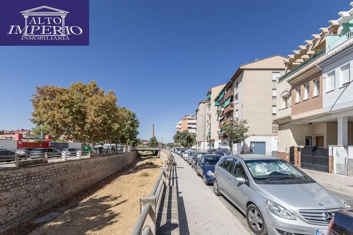 Vista exterior de Casa o chalet en venta en Granada con Calefacción y Terraza