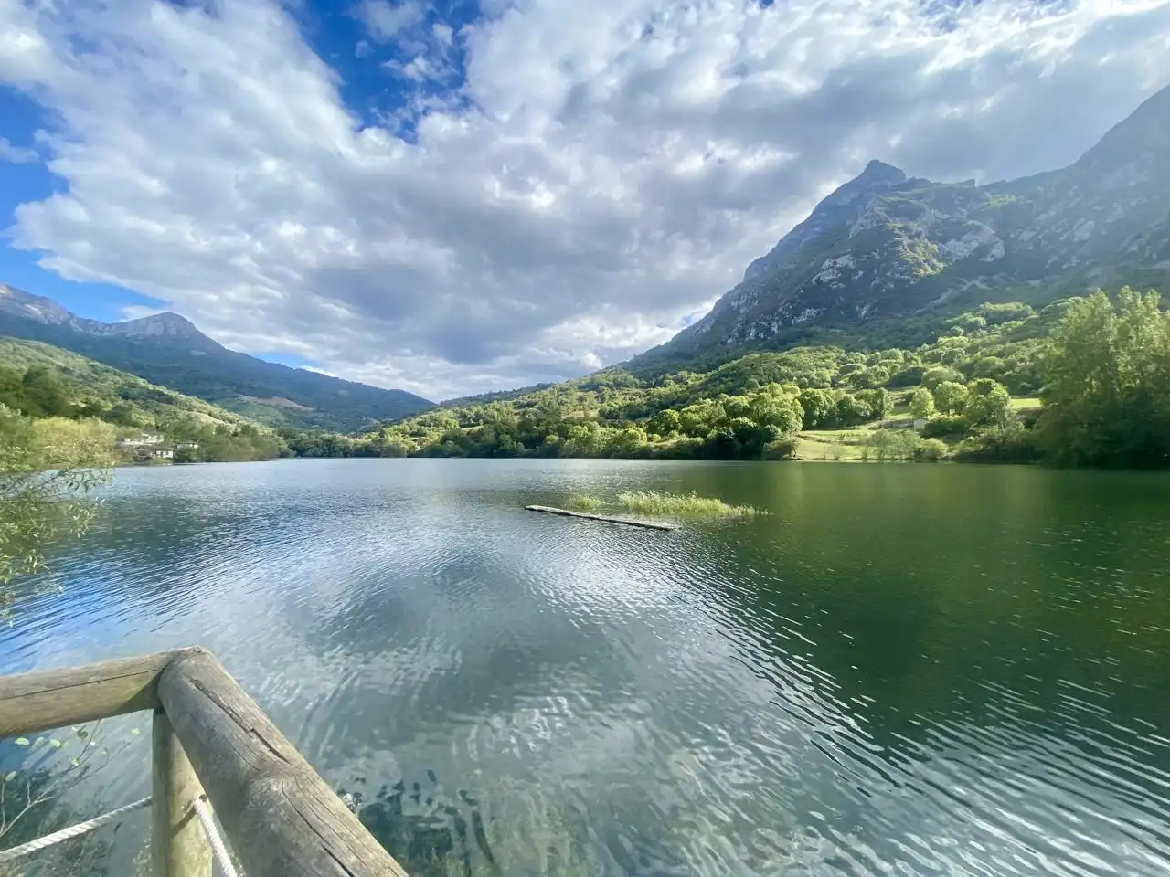 Außenansicht von Haus oder Chalet zum Verkauf in Quirós mit Heizung und Privatgarten