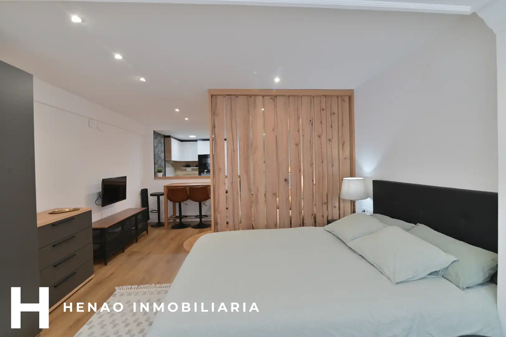 Habitación de Apartamento en venta en Bilbao  con Calefacción, Parquet y Amueblado