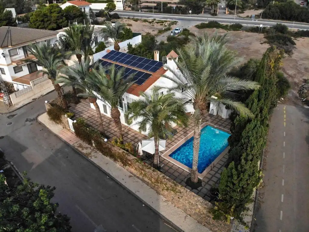 Vista exterior de Casa o xalet en venda en Águilas amb Aire condicionat, Calefacció i Jardí privat