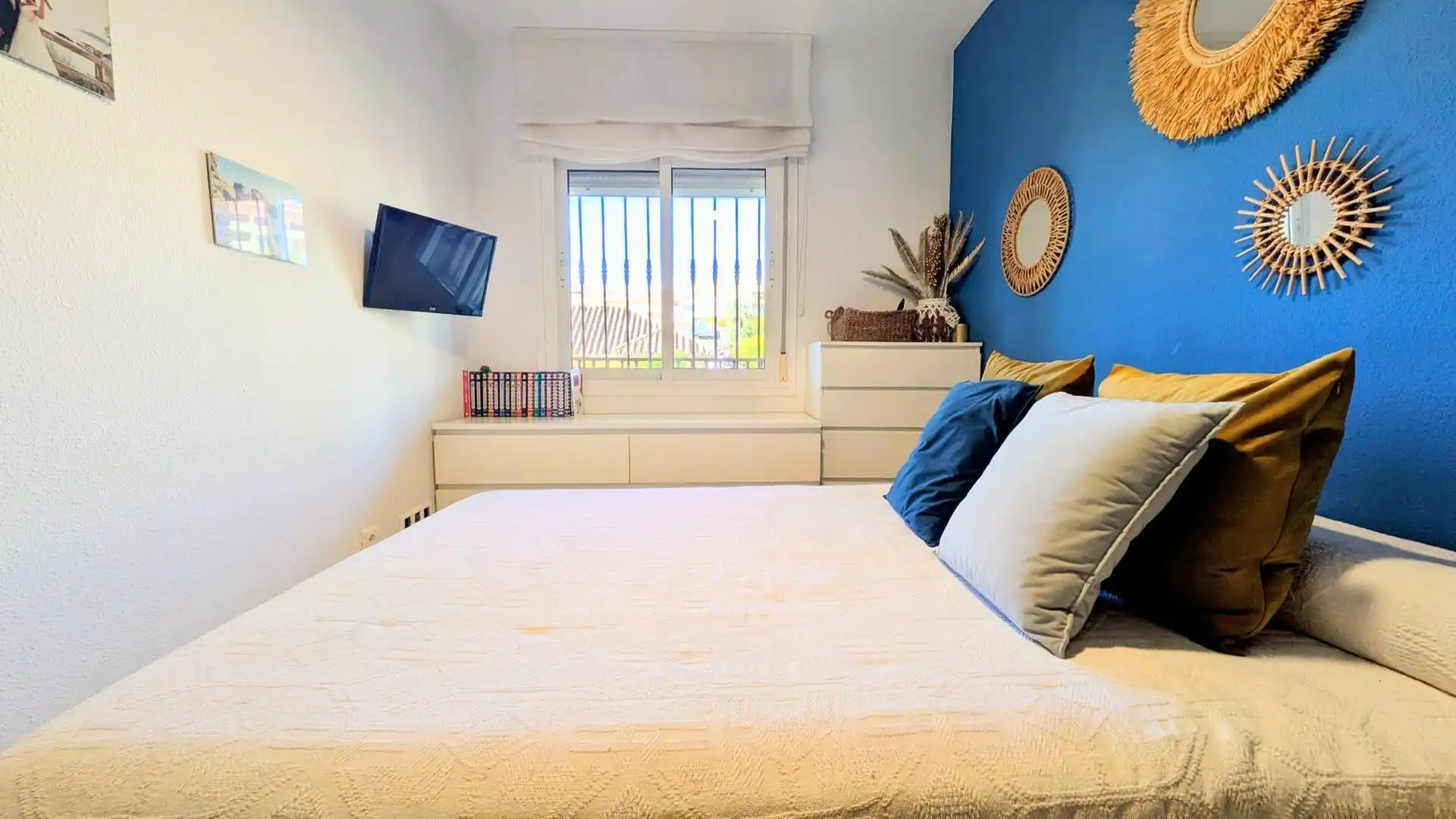 Bedroom of Flat for sale in Fuengirola  with Air Conditioner, Heating and Terrace