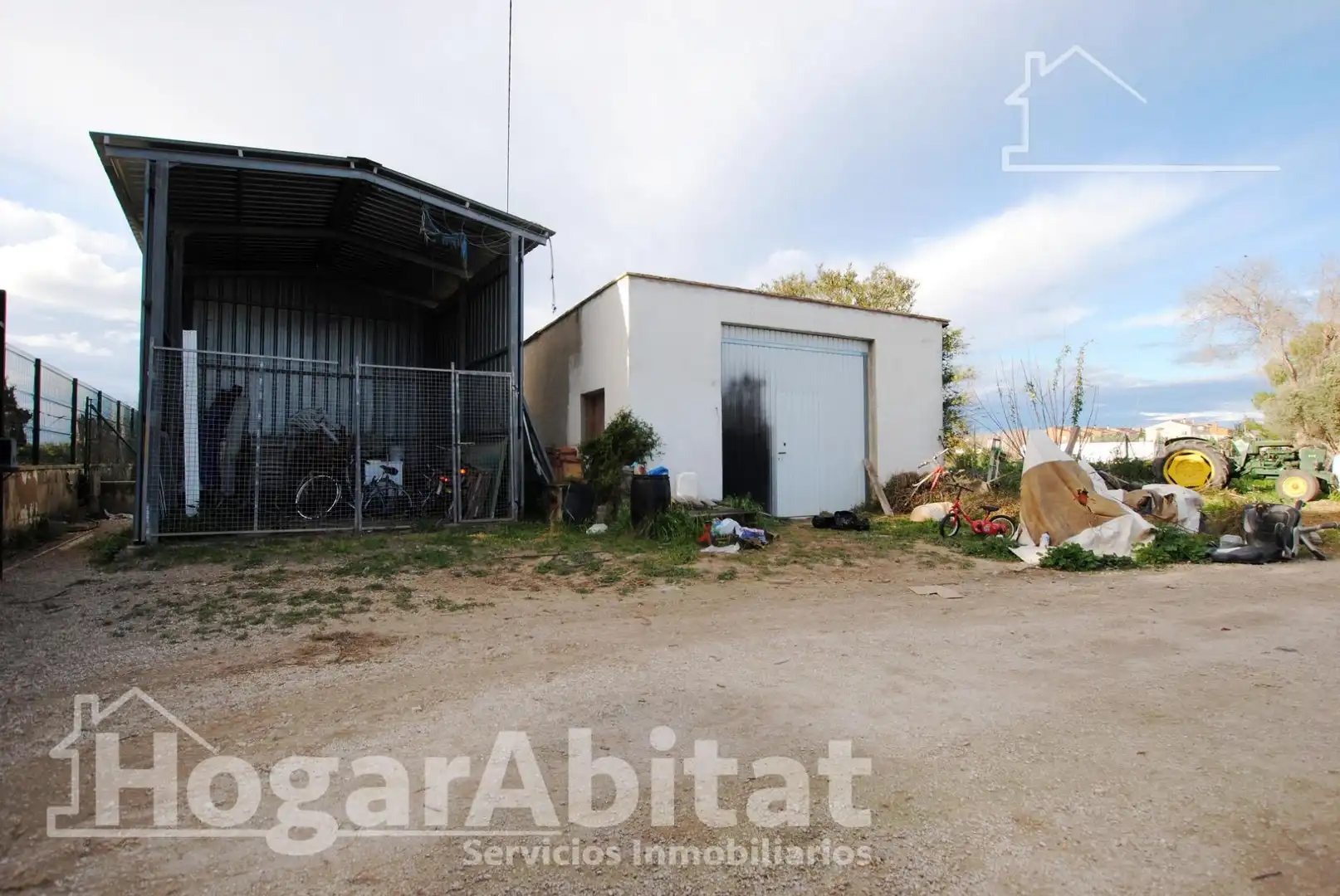 Aparcament de Casa o xalet en venda en Oliva amb Aire condicionat, Jardí privat i Terrassa