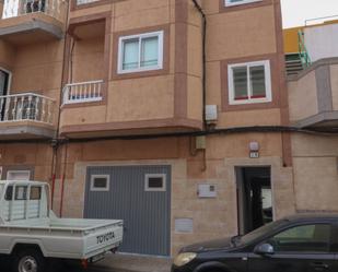 Vista exterior de Casa adosada en venda en Telde amb Terrassa