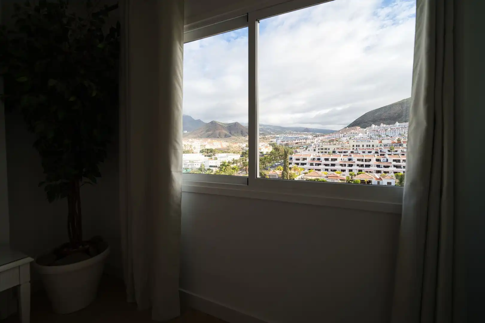 Habitación de Piso en venta en Arona con Terraza, Amueblado y Piscina comunitaria