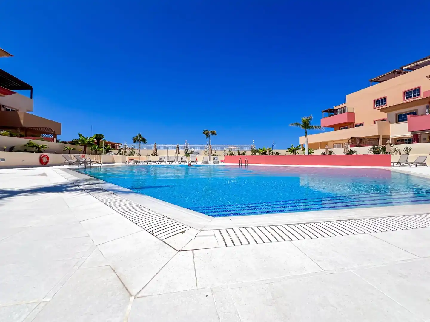 Schwimmbecken von Wohnungen zum Verkauf in Adeje mit Klimaanlage, Terrasse und Möbliert