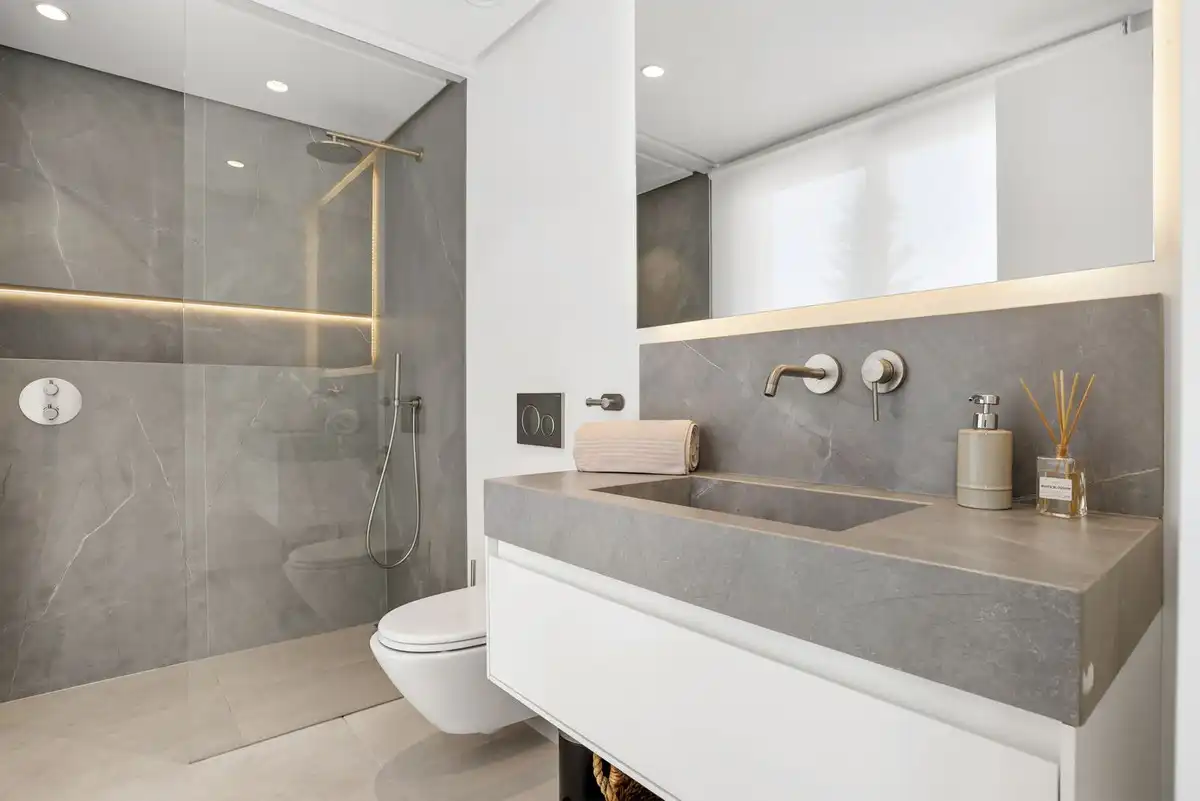 Bathroom of Houses for sale in Nueva Andalucía