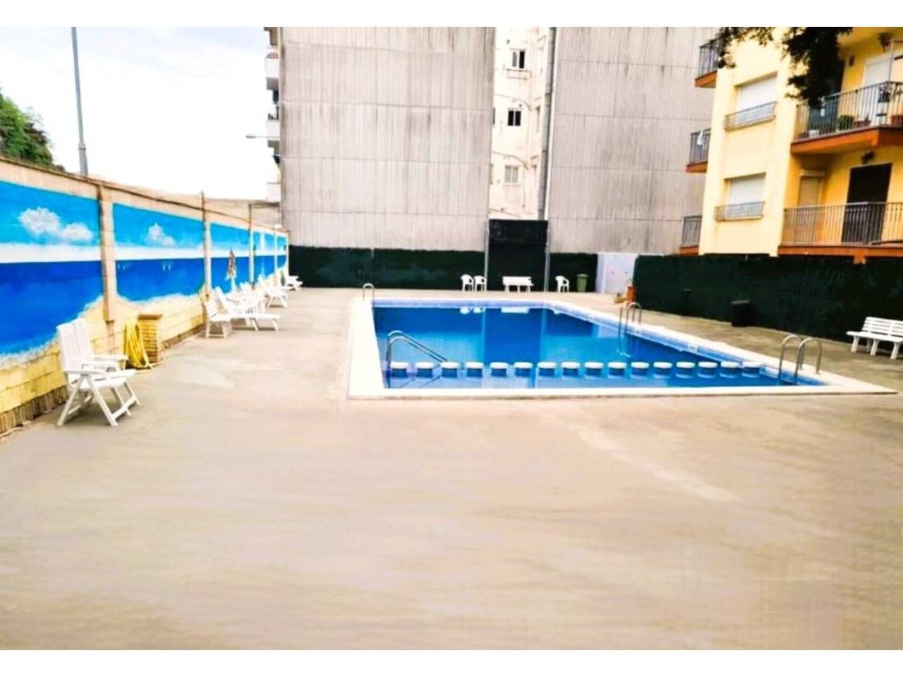 Piscina de Pis en venda en Blanes amb Aire condicionat, Calefacció i Moblat
