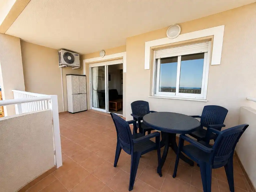 Terraza de Apartamento en venta en La Manga del Mar Menor con Piscina