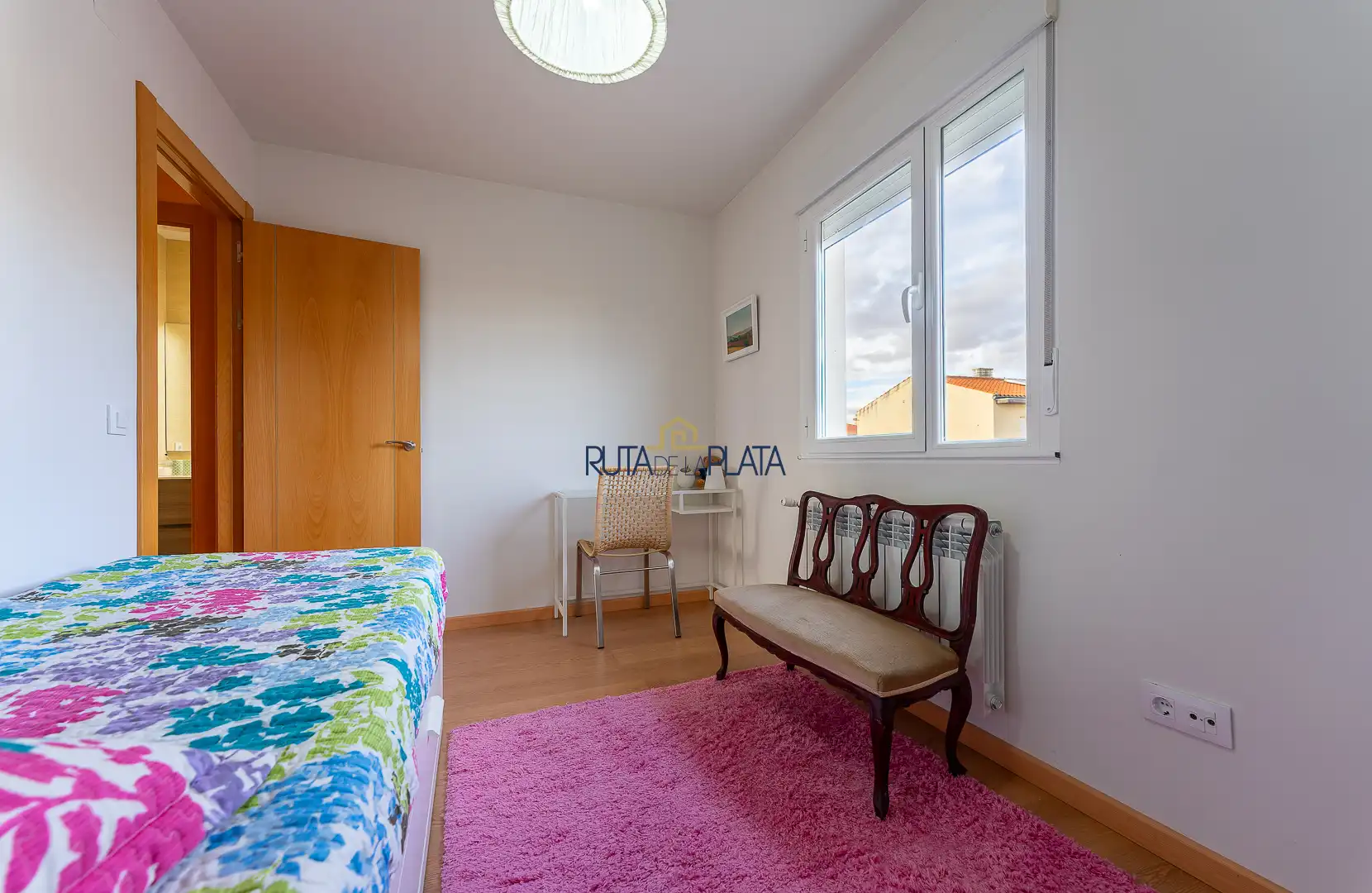 Habitación de Casa adosada en venta en Roales con Calefacción, Jardín privado y Alarma
