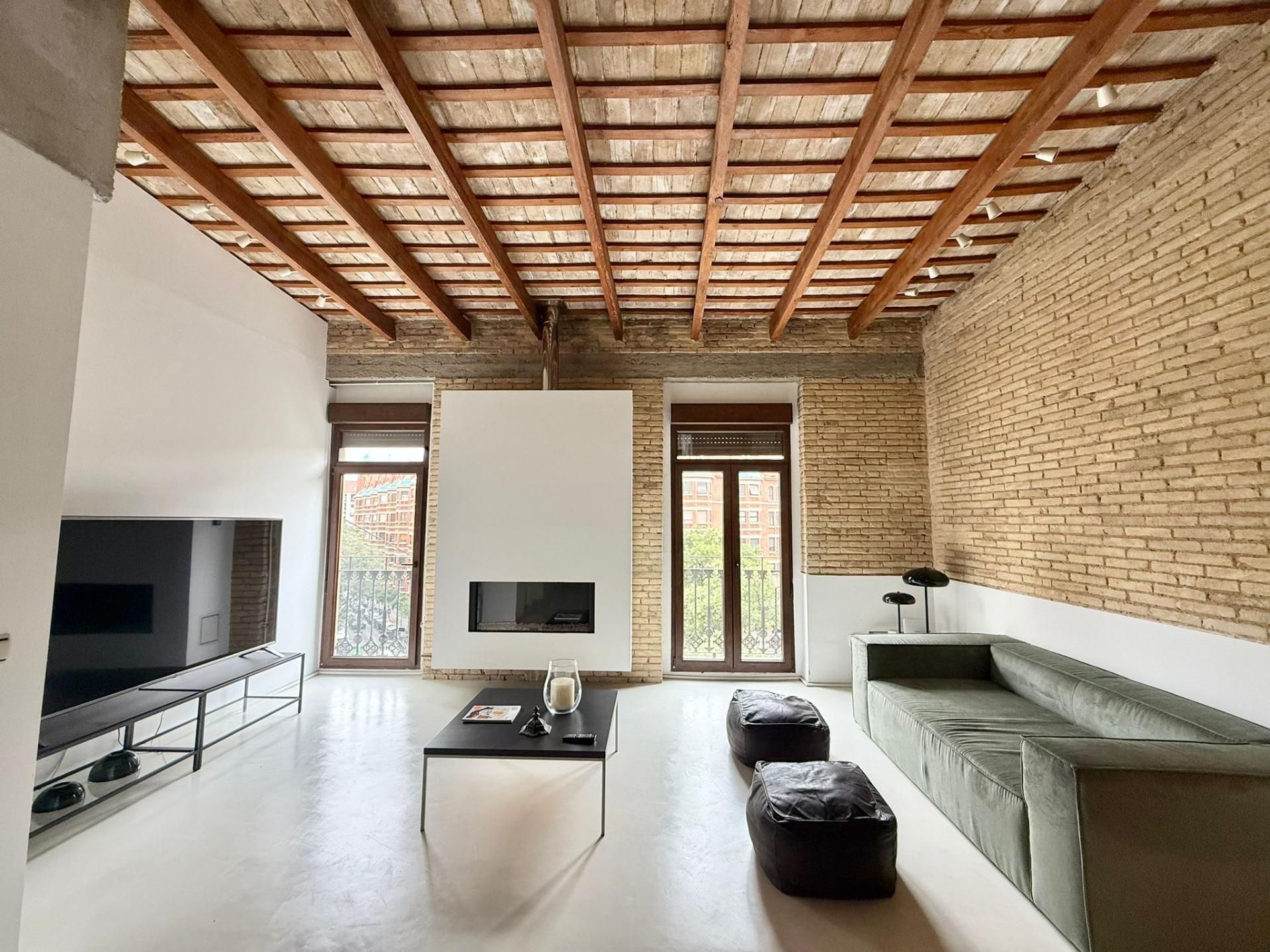 Sala d'estar de Dúplex de lloguer en  Valencia Capital amb Aire condicionat i Balcó