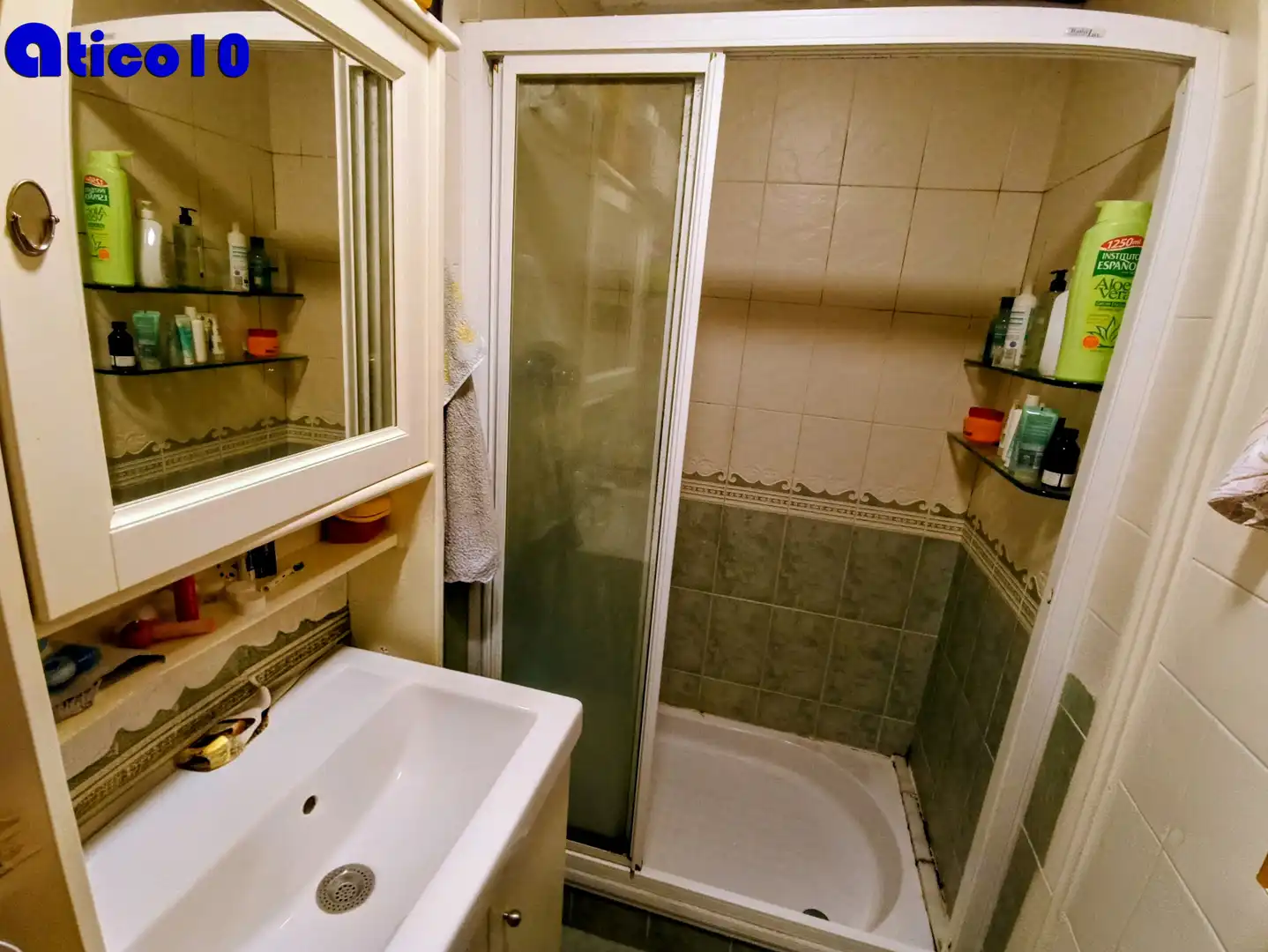Bathroom of Attic for sale in Oviedo   with Heating, Parquet flooring and Terrace