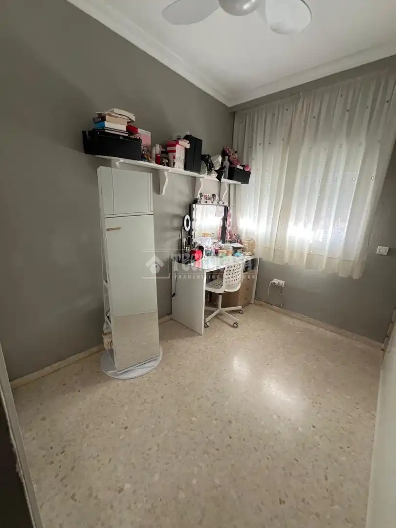Bedroom of Flat for sale in Sevilla  with Air Conditioner, Heating and Storage room