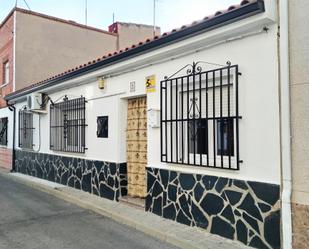 Exterior view of Single-family semi-detached for sale in Torres de la Alameda  with Air Conditioner and Terrace