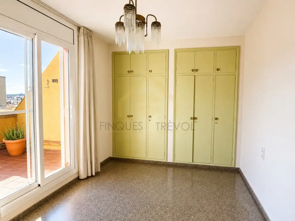 Schlafzimmer von Dachboden zum Verkauf in Granollers mit Klimaanlage und Terrasse