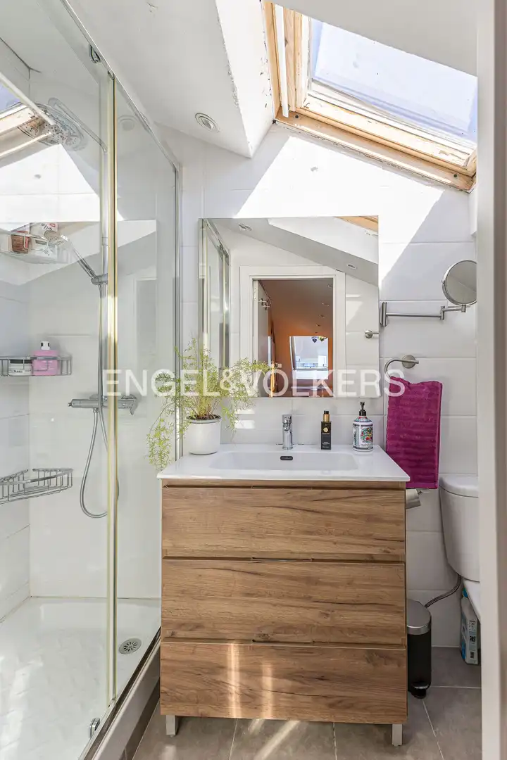 Bathroom of Flat for sale in Madrid  with Air Conditioner, Heating and Terrace