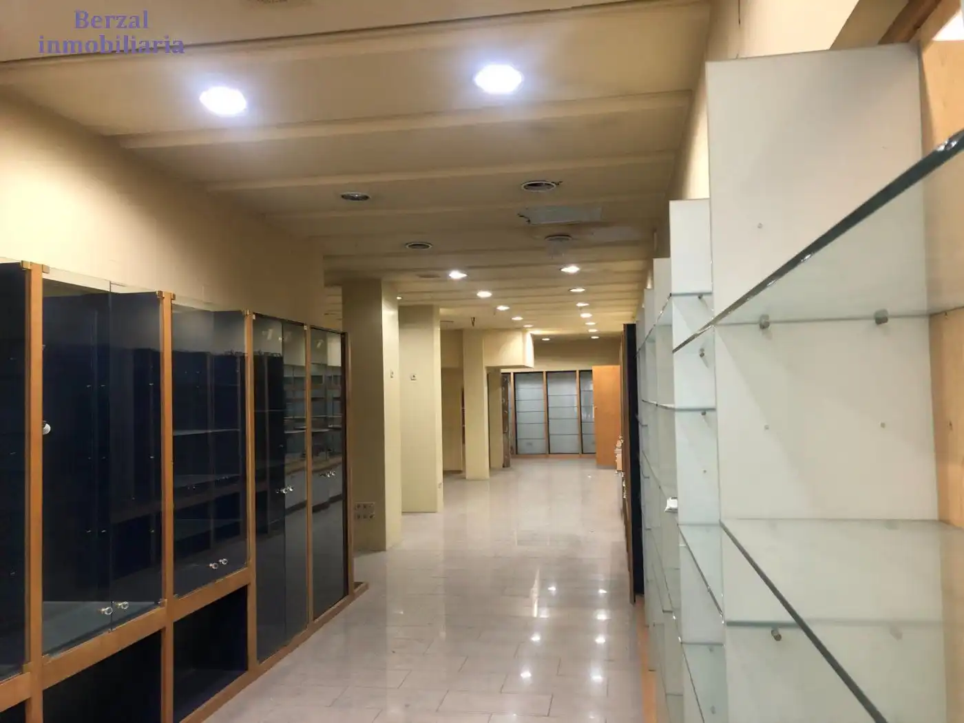 Local comercial de lloguer a Calle Vara de Rey, imagen 4