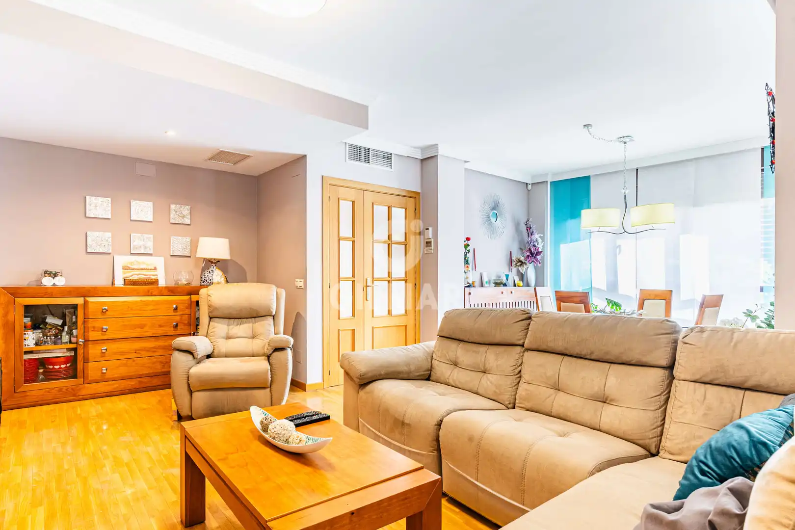 Wohnzimmer von Einfamilien-Reihenhaus zum Verkauf in Arroyomolinos (Madrid) mit Heizung, Privatgarten und Schwimmbad