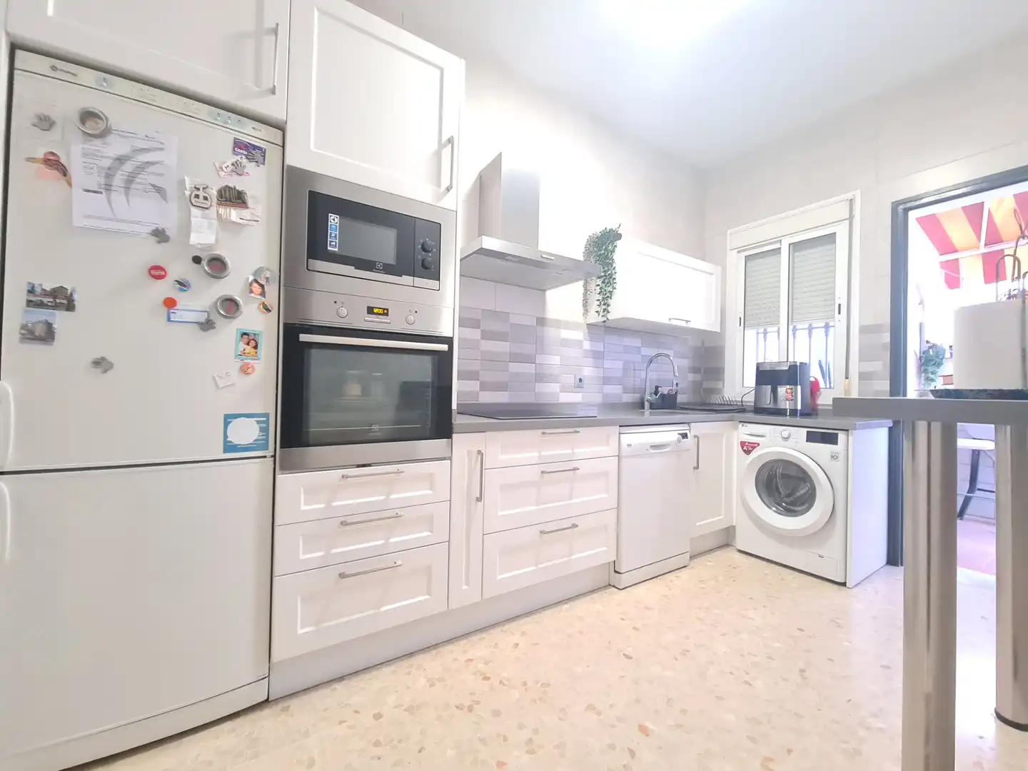 Kitchen of Detached homes for sale in Sevilla  with Air Conditioner, Terrace and Balcony