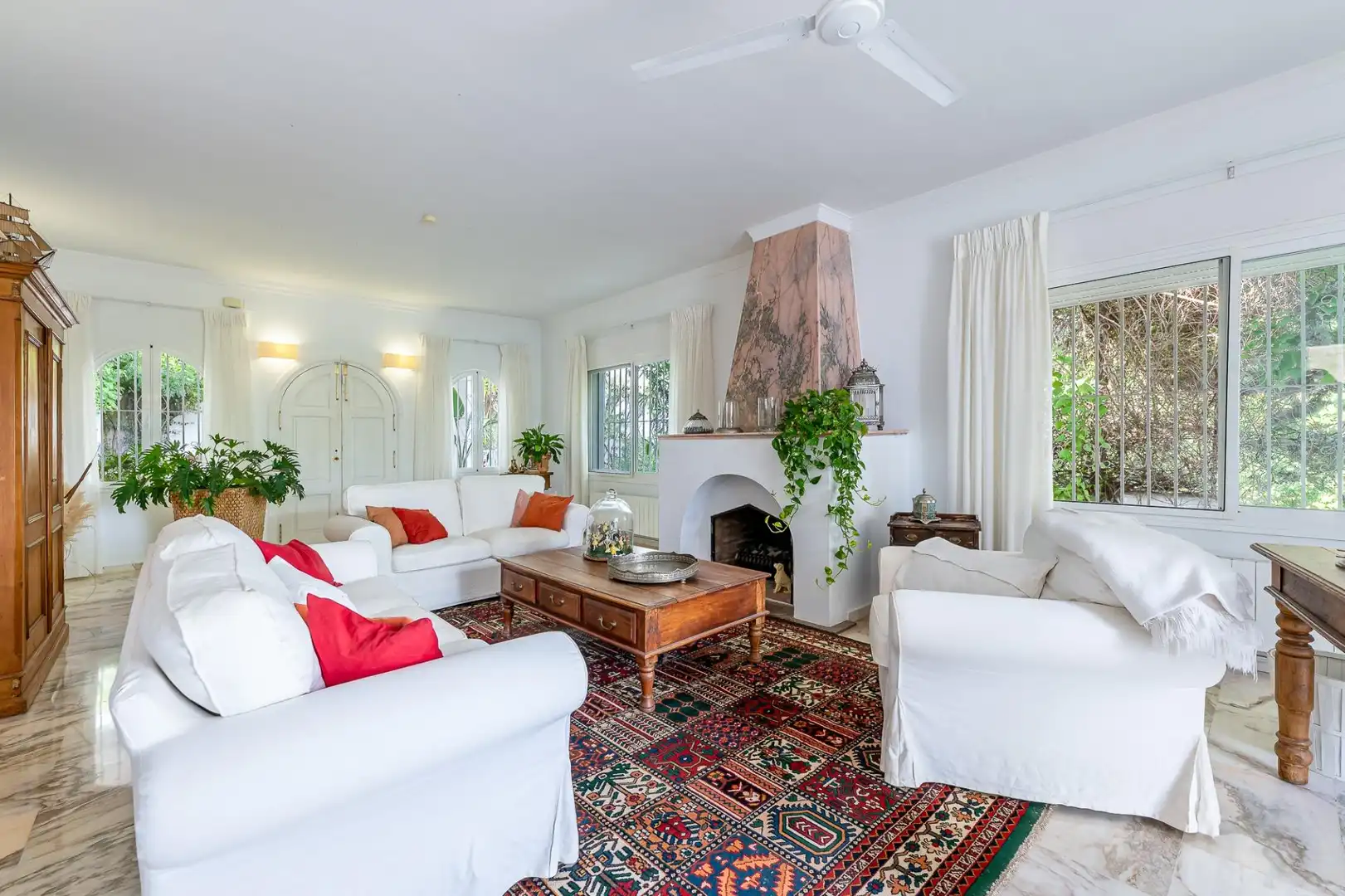 Sala d'estar de Casa o xalet en venda en Alhaurín El Grande amb Aire condicionat, Calefacció i Jardí privat