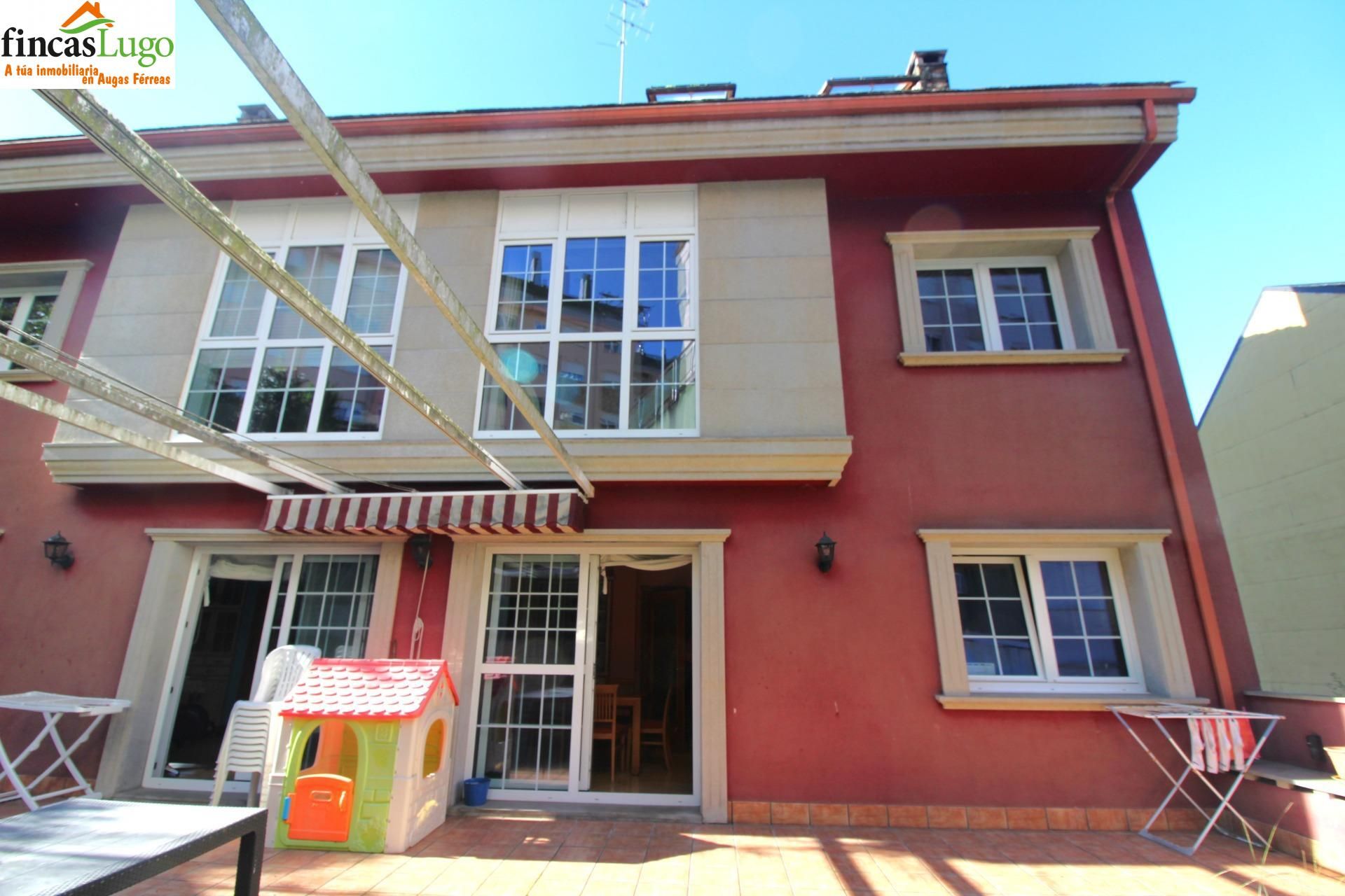 Vista exterior de Casa o xalet en venda en Lugo Capital amb Calefacció, Jardí privat i Terrassa